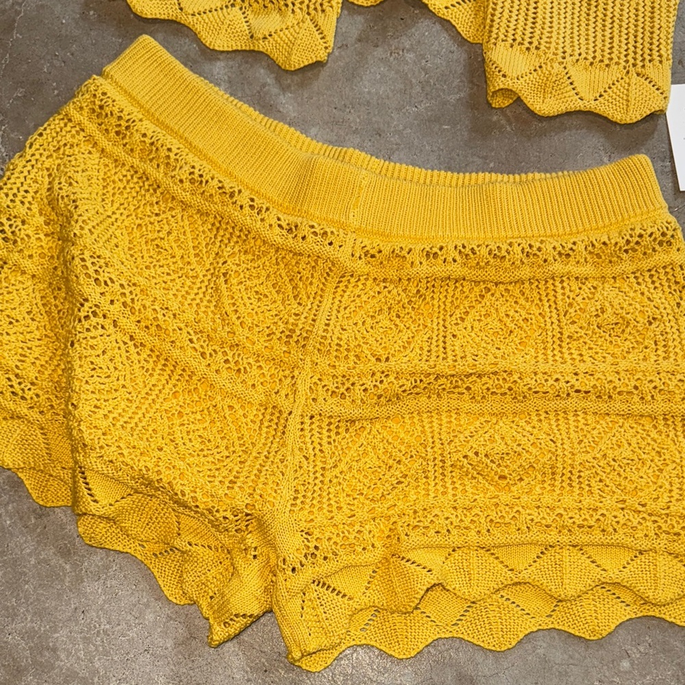 A New Day Vintage Inspired Golden Yellow Crochet Vest and Shorts - Picture 3 of 3